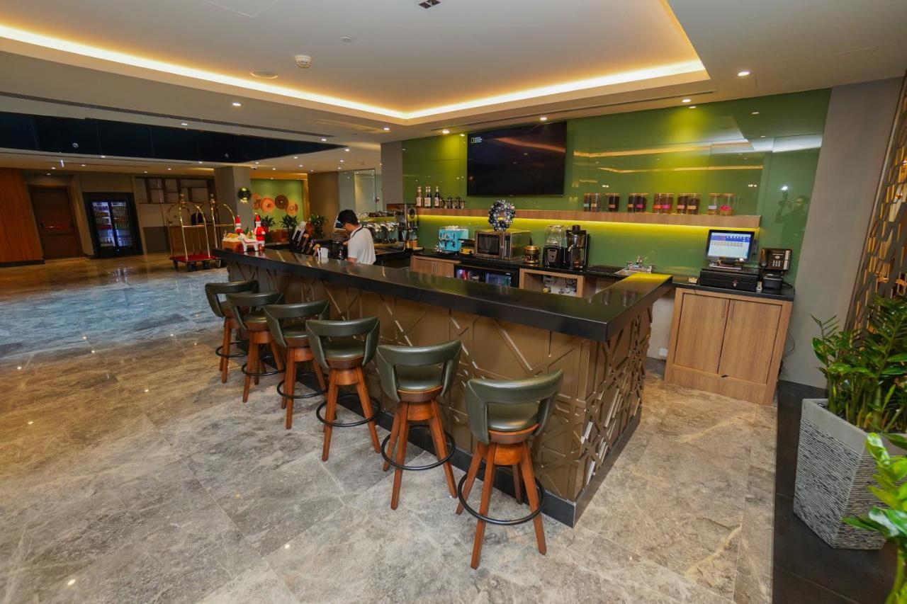 The Grand Lux Hotel Doha Exterior foto The bar at the lounge
